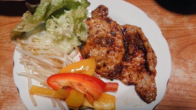 今日の夕飯は、豚肉の生姜焼き!
うん、いい感じ(^.^) 