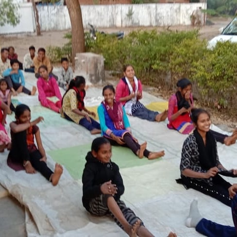 yugpurushsv's tweet photo. સ્વામી વિવેકાનંદ ગુજરાત રાજ્ય યુવા બોર્ડ દ્વારા છોટા ઉદેપુર ખાતે યોગ શિબિર યોજવામાં આવ્યો હતો... #SVGRYB https://t.co/lGTkKgYs1d