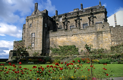 stirlingcastle's tweet photo. We finish off @HistEnvScot's early Christmas cheer with the tree in our Queen Anne Gardens 🎄 This space makes a wonderful outdoors venue, ideal for a future summer drinks reception or outdoor wedding.

https://t.co/dpGDWysCbu

#APartridgeInAPearTree https://t.co/PAWobx8oMF