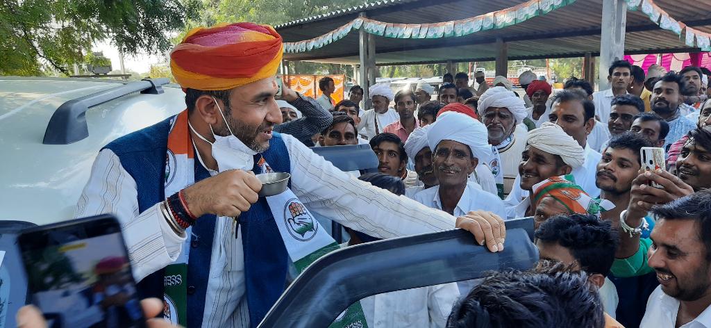 Ramesh saran Sanked 🇮🇳🇮🇳 (@rksanked) on Twitter photo जालोर सिरोही मे कांग्रेस को मजबूत करने के लिए <a href="/RatanDevasiINC/">Ratan Devasi</a> को सता एवं संगठन मे महत्वपूर्ण स्थान दिया जाना चाहिए <a href="/ajaymaken/">Ajay Maken</a> <a href="/ashokgehlot51/">Ashok Gehlot</a> <a href="/GovindDotasra/">Govind Singh Dotasra</a> जालोर सिरोही मे कांग्रेस को मजबूत करने के लिए <a href="/RatanDevasiINC/">Ratan Devasi</a> को सता एवं संगठन मे महत्वपूर्ण स्थान दिया जाना चाहिए <a href="/ajaymaken/">Ajay Maken</a> <a href="/ashokgehlot51/">Ashok Gehlot</a> <a href="/GovindDotasra/">Govind Singh Dotasra</a>