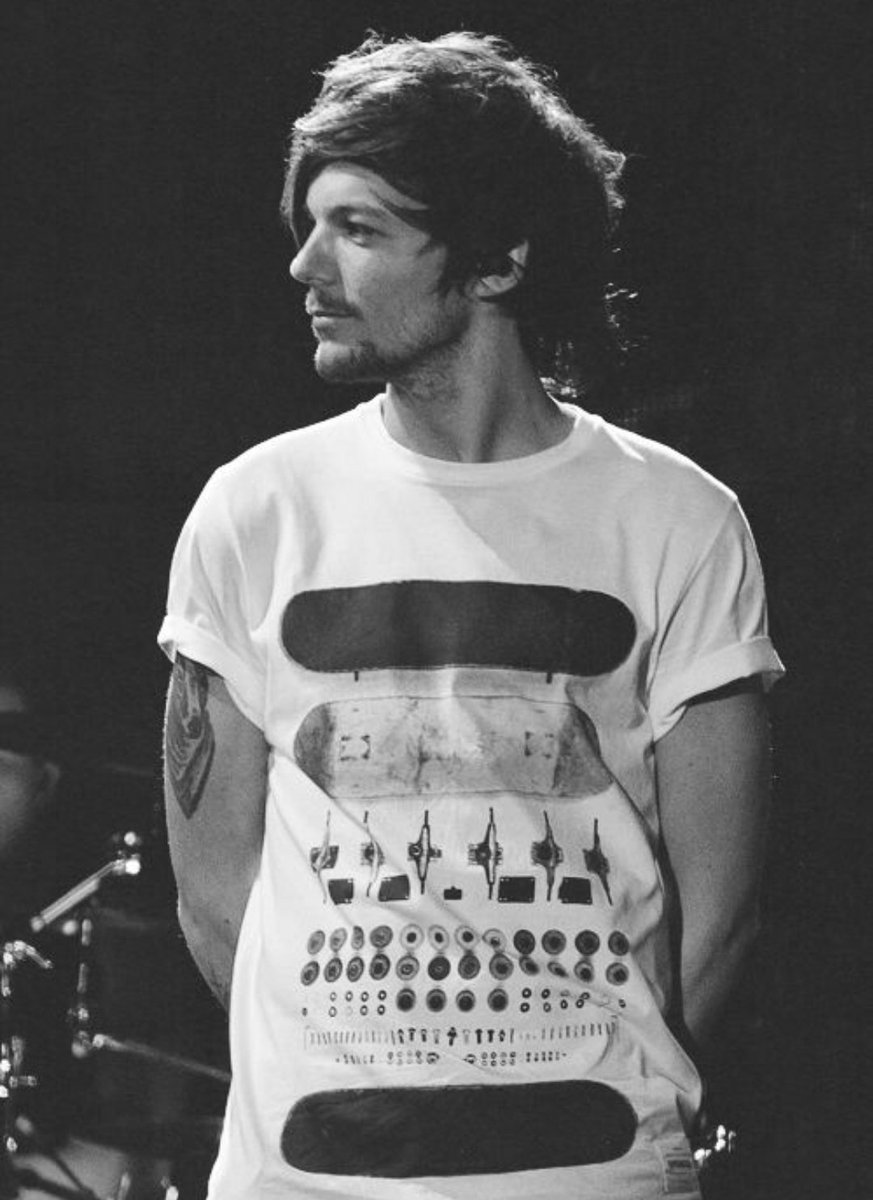 larry_4ever_28's tweet photo. Feliz 29 cumpleaños a mi mundo entero! #HappyBirthdayLouisTomlinson 
#HappyLouisEve 💙 I Love You Tommo https://t.co/Qh9vAaLVJz