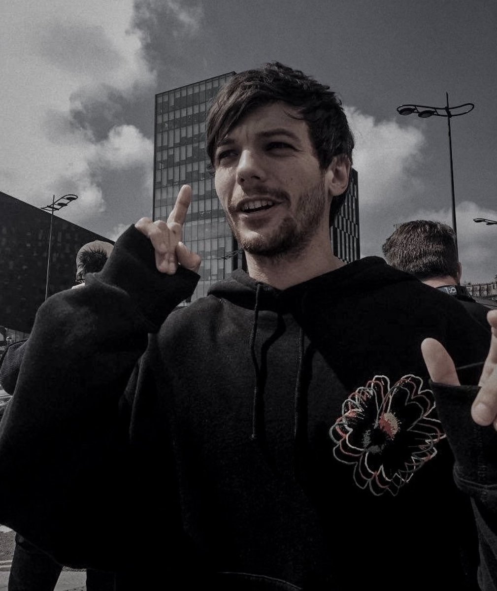 larry_4ever_28's tweet photo. Feliz 29 cumpleaños a mi mundo entero! #HappyBirthdayLouisTomlinson 
#HappyLouisEve 💙 I Love You Tommo https://t.co/Qh9vAaLVJz