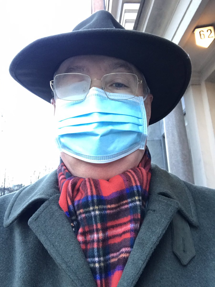 God Jul till er alla! Nu håller vi i och ut! (Även om det blir lite imma )Tänk vilken olycka att smittas nu när vaccinet är nära! Eller värre smitta någon annan. Vi tänker på alla som nu jobbar för vår skull. På Blekinge regionsjukhus och andra arbetsplatser.