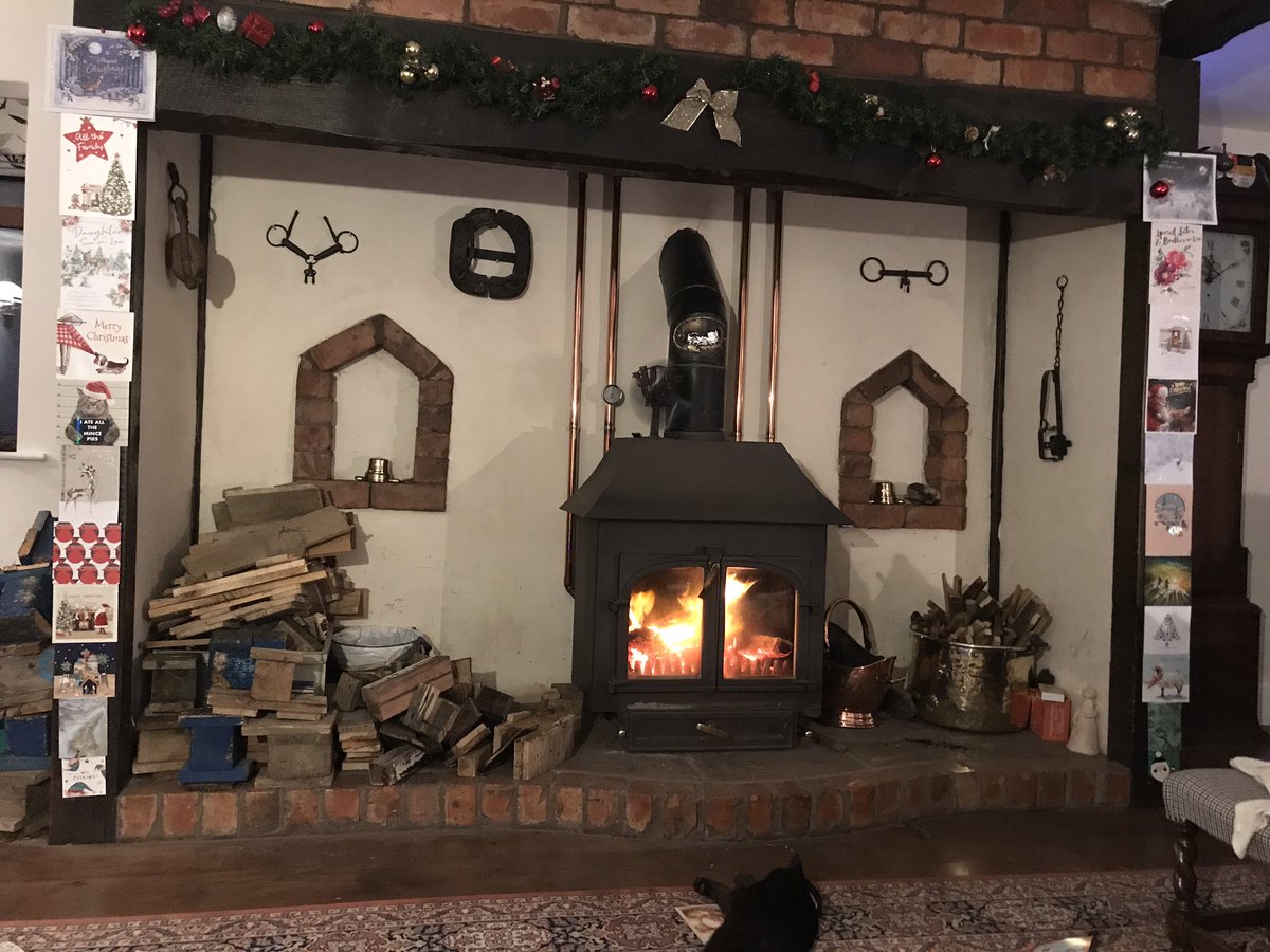 MusicnBrewTime's tweet photo. Christmassy🥰 https://t.co/3cwEvl1tvj