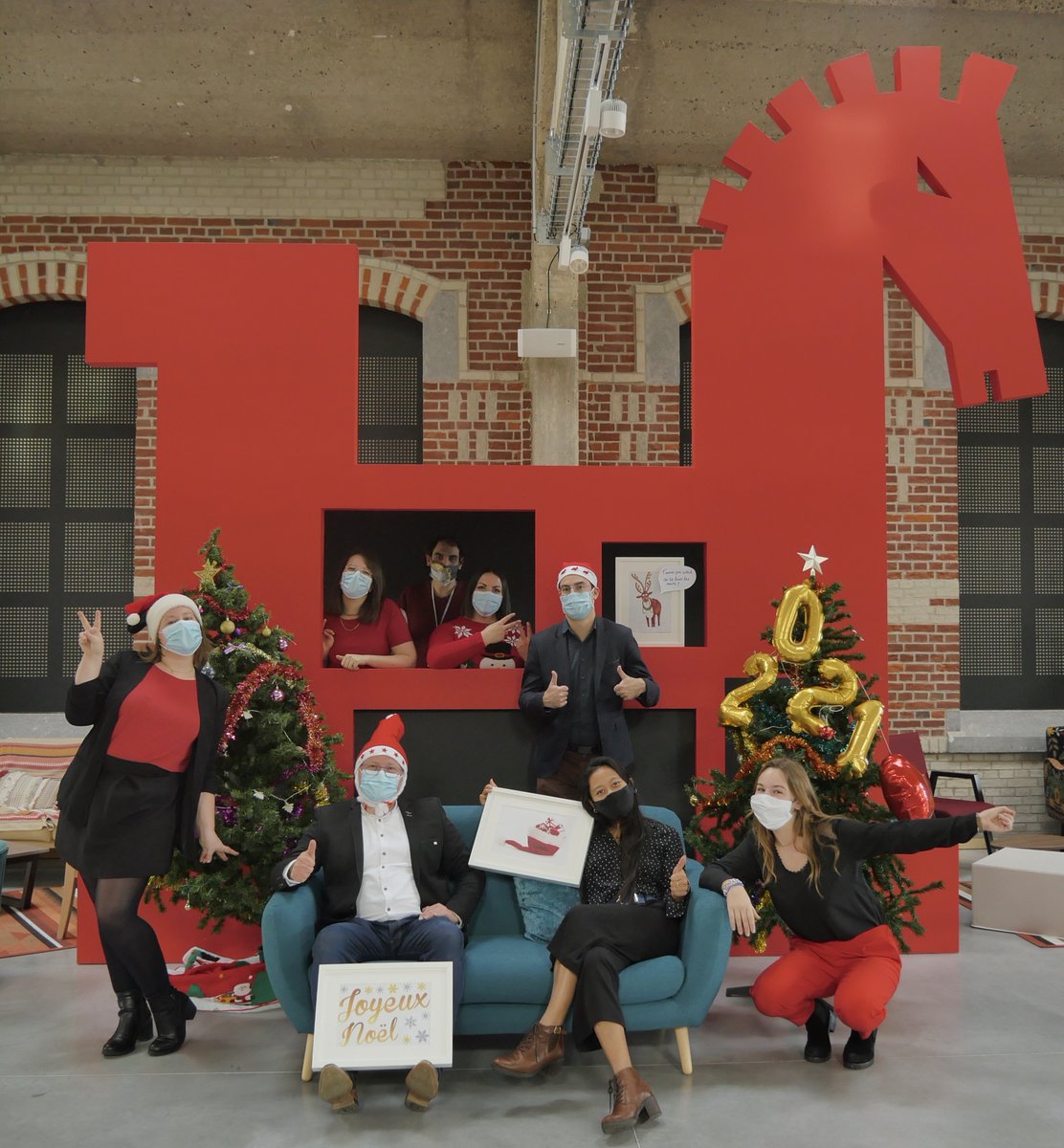 LLVallee's tweet photo. 🤶🏼 Oh, Oh, Oh ! 🎅🏼

Ici la team LLV qui vous souhaite un joyeux Noël 🎄🎈🎉

En cette fin d’année particulière, prenez soin de vous et de vos proches en respectant au maximum les mesures pendant les fêtes de fin d'année. 

#noelmasqué #joyeuxnoel #TEAMLLV https://t.co/4nOCHXeV42