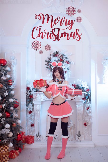 Merry Christmas to you 💕🎄🎁 #KizunaAI #cosplay https://t.co/oS0hsMOuPo<a href="/tag/kizunaai"class="tags">#KizunaAI</a><a href="/tag/cosplay"class="tags">#cosplay</a>