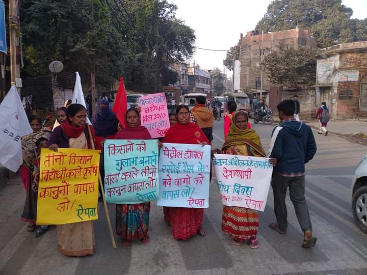 बिहार के विभिन्न जिलों में किसान संघर्ष यात्रा और किसान पंचायत
29 दिसम्बर को ऐतिहासिक होगा राजभवन मार्च  #AIKM #अखिल_भारतीय_किसान_महासभा
#FarmersProtests 
<a href="/Kisanektamorcha/">Kisan Ekta Morcha</a> 

तीनों कृषि कानून वापस लो!