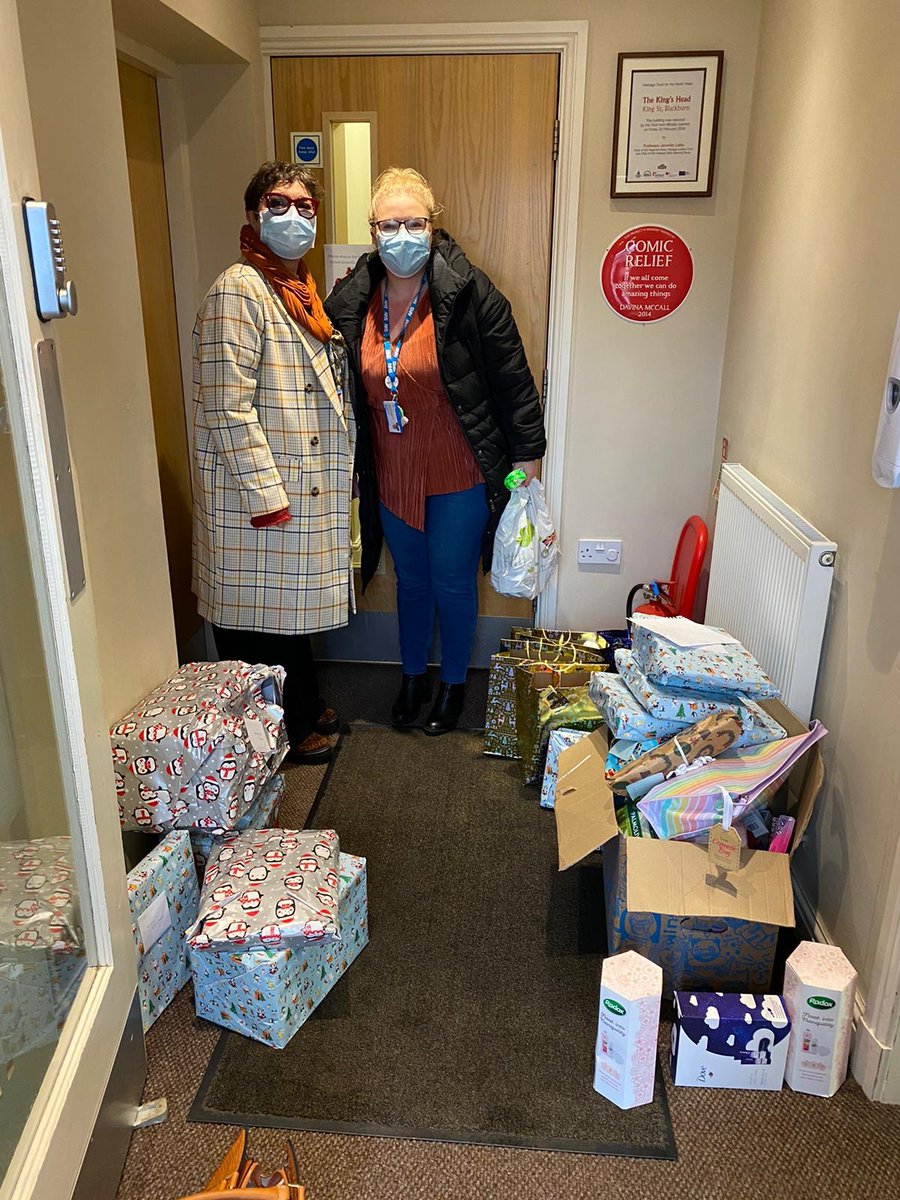 o_tweeters's tweet photo. At Blackburn our OTs got the CMHT/HTT involved, using a giving tree for donations for our local charities the wish centre and Salvation Army. We were overwhelmed with everyone’s generosity and were able to hand huge bags of goodies for those less fortunate this Christmas! 🤶🏻🎅🏻 https://t.co/g7JVp4lALr