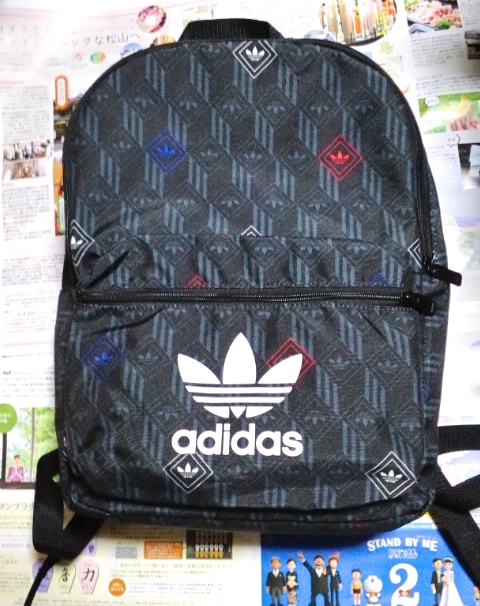 サラリーマン春乃 ららぽーと甲子園のadidas アディダス オリジナルショップでラッキーバッグ 福袋 を購入しました リュックの中にパーカー ｔシャツ スウェットパンツが入って 税込み11 000円です サイズは選べますので Lサイズ用を買いました