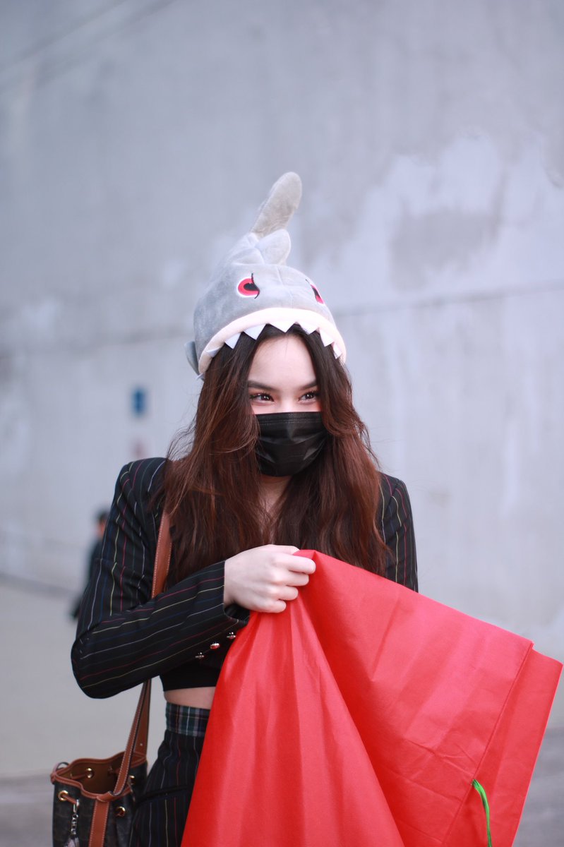 allybarofficial's tweet photo. [201224] CH3
อะไรอยู่ในถุงน้าาา 👀🧸🎄🤍

#ALLY
#ALLYsONLY
#allynitibhon
#411music
#แอลลี่ https://t.co/MLi5jcRcTZ