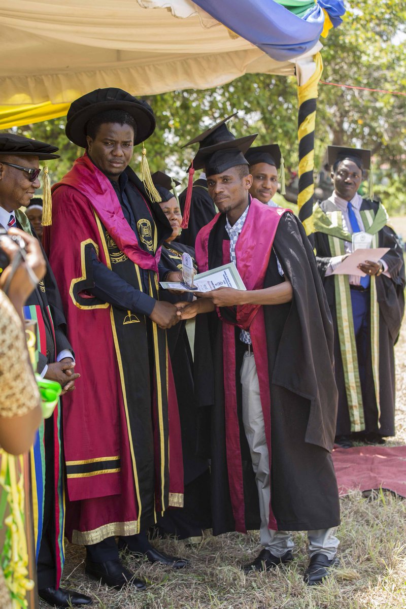 maktaba63's tweet photo. #slads_graduation2020 https://t.co/R17B8HnzQU