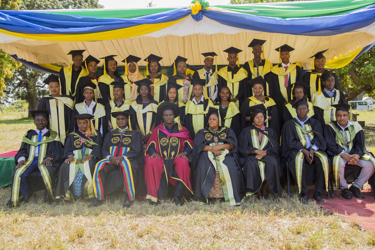 maktaba63's tweet photo. #sladsgraduation2020 https://t.co/8SA4MN74IP