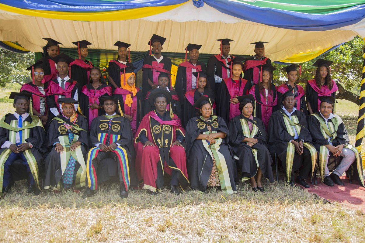 maktaba63's tweet photo. #sladsgraduation2020_ceremony https://t.co/oRuFAYXzcr