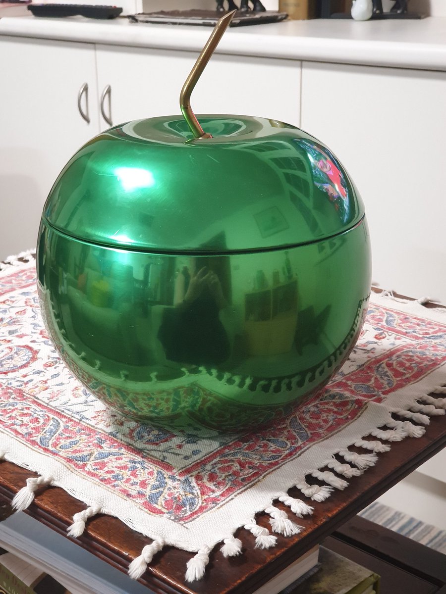 Rightio my Christmas tweeps, it's Box of Whackiness time! Only it is Ice Bucket-in-the-Shape-of-an-Apple of Whackiness as you see below. Let me know if you want to play.  #BoxofWhackiness