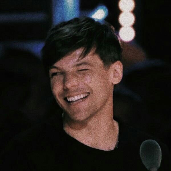wandirection_12's tweet photo. Buenos días familia,ya que es el cumpleaños de nuestro solecito les vengo a mostrar fotos de su hermosa sonrisa que enamora a cualquiera,desde ya muchas gracias y disfrútenlo.
#HappyBirthdayLouisTomlinson #lightsforlouis 
#HappyLouisEve https://t.co/ePNt0BrGqJ