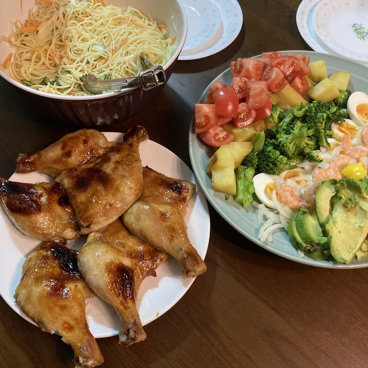 鳥の脚を醤油と蜂蜜とすりおろしたニンニク生姜玉ねぎに付けてオーブンでブンして こ よく眠りたまに色々考える主婦 甘木サカヱのイラスト 鳥の脚を醤油と蜂蜜とすりおろしたニンニク生姜玉ねぎに付けてオーブンでブンして こ よく眠りたまに色々考える主婦 甘木サカヱのイラスト