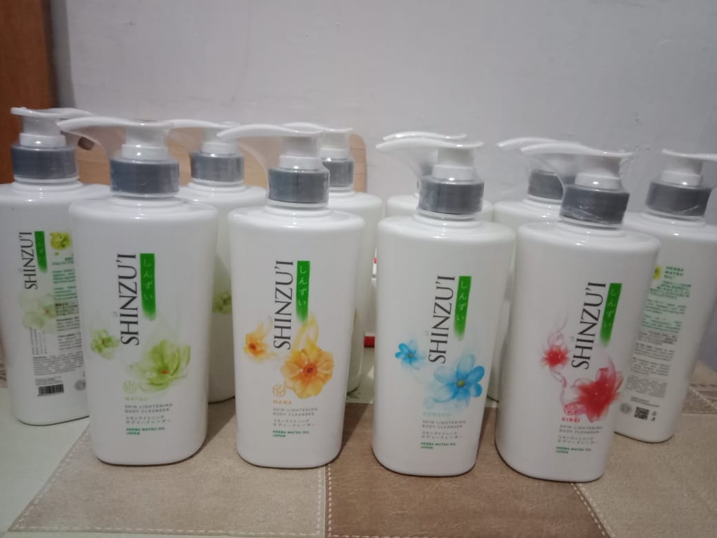HouiKitchen's tweet photo. Masih ready banyak sabun cair Shinzu'i. 
Kemasan 500ml expire masih 2023
Harga satuan 30rb
Beli 2pcs 55rb
Di minimart harga satuanya masih 40rb up

For order +62 822-3252-2669 https://t.co/3M8171foHs
