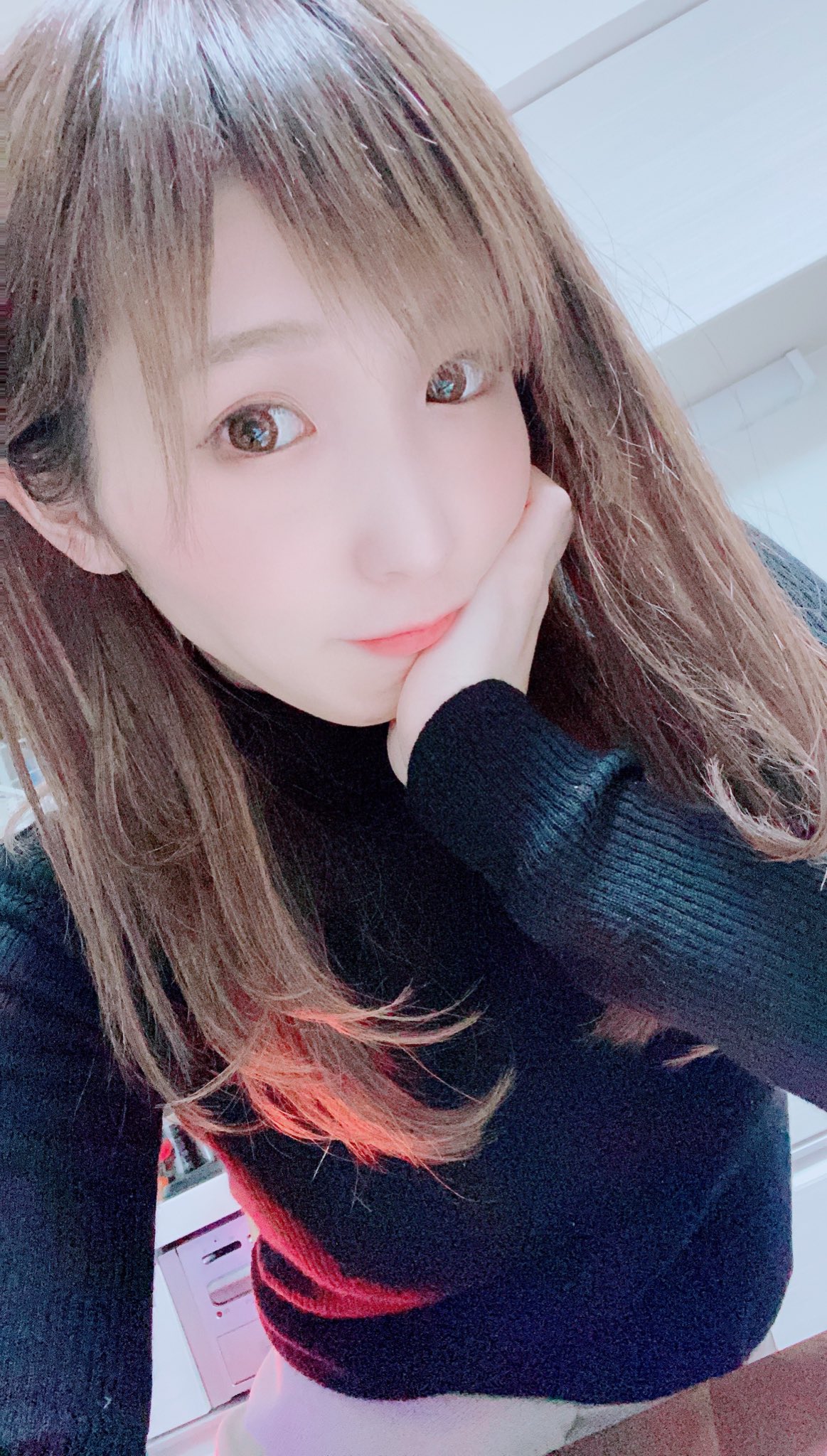 香月はるか 髪ロングにしたよ ショートヘアも好きだけど やっぱロングだと色んな髪型ができるから楽しいね にしても盛れる撮り方がわからんよ 女子力への道はまだまだ続く T Co Hlhbxbxfrk Twitter