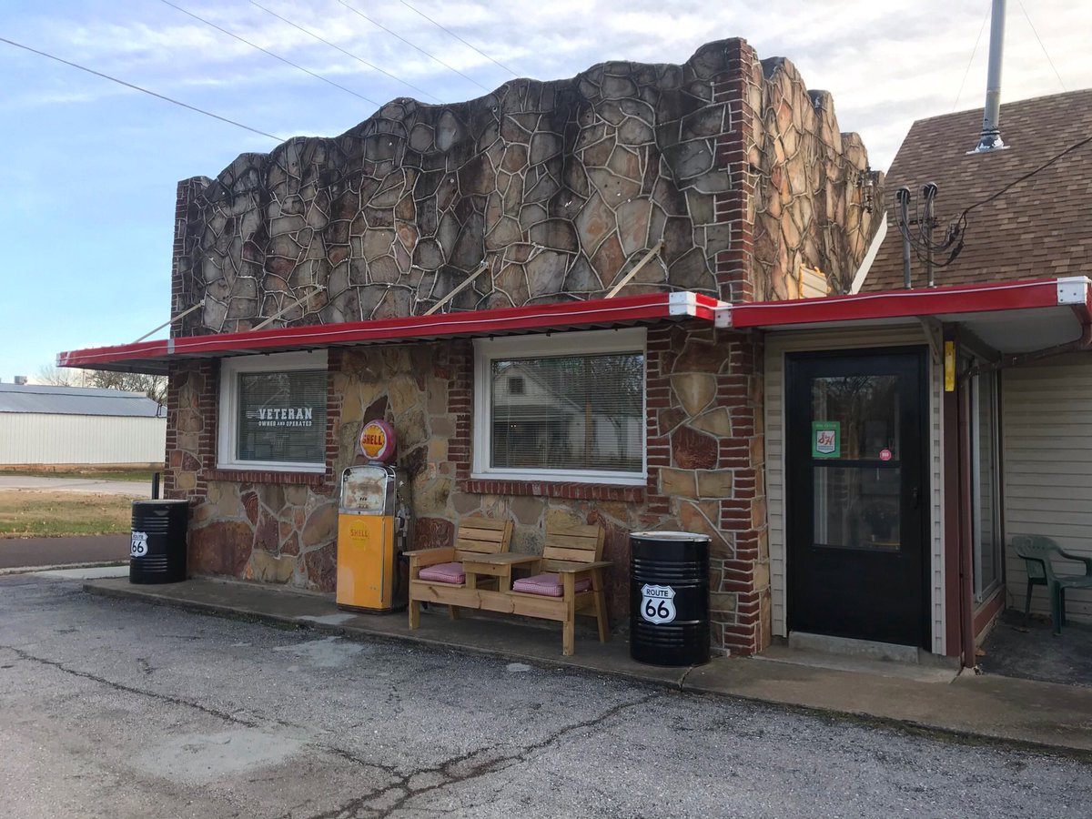 CourtMotor's tweet image. “Fill ‘Er Up”, the 1929 Shell Filling Station is reincarnated as our newest room at Rockwood Motor Court. Now available for booking.#Route66Life