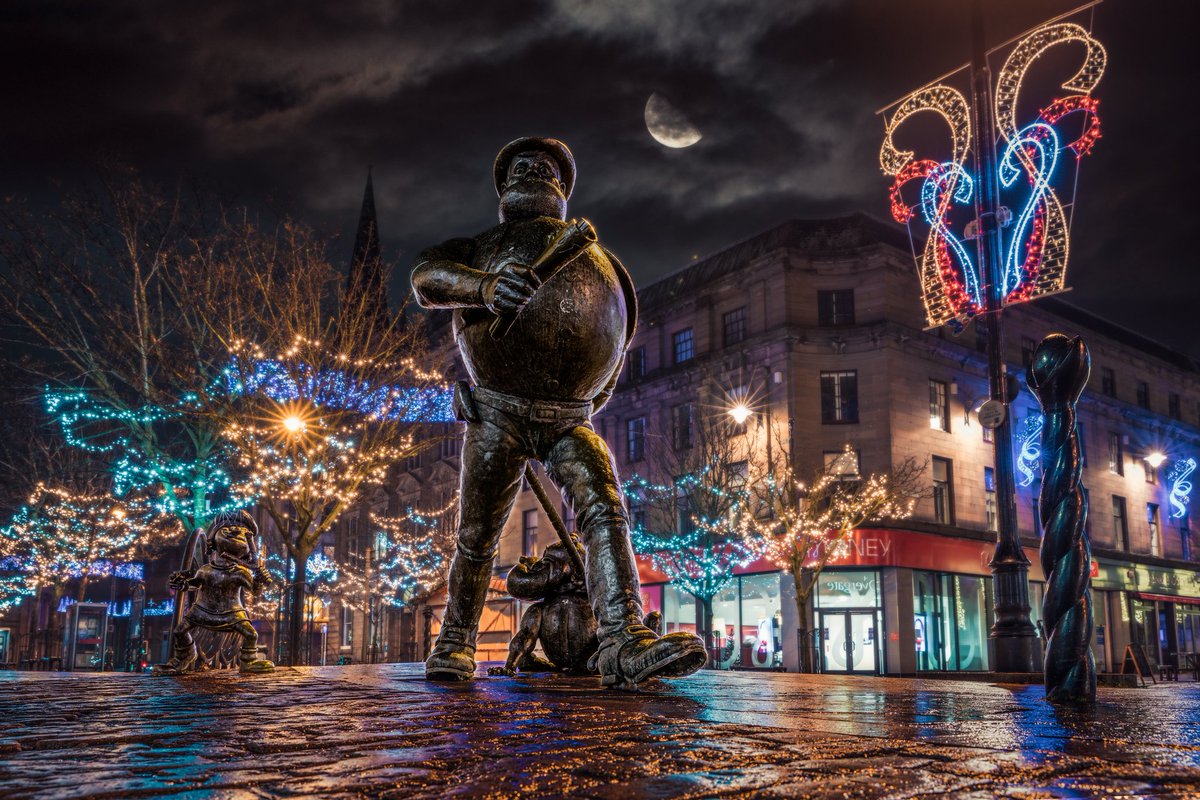 Dundee City Centre

#Dundee #DesperateDan #MinnietheMinx #Dawg