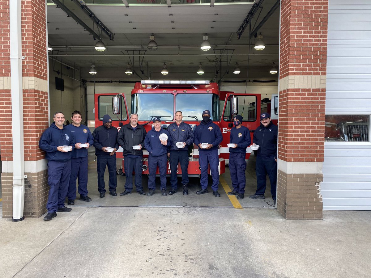 JGumbosTN's tweet photo. Thank You to our friends at @NashvilleFD for all you do in our communities. As a token of thanks we delivered some free Cajun &amp; Creole goodness. 

#HappyHolidays from your friends at #JGumbos

#ChristmasSpirit #RandomActsOfKindness https://t.co/s57xEd9Ekl