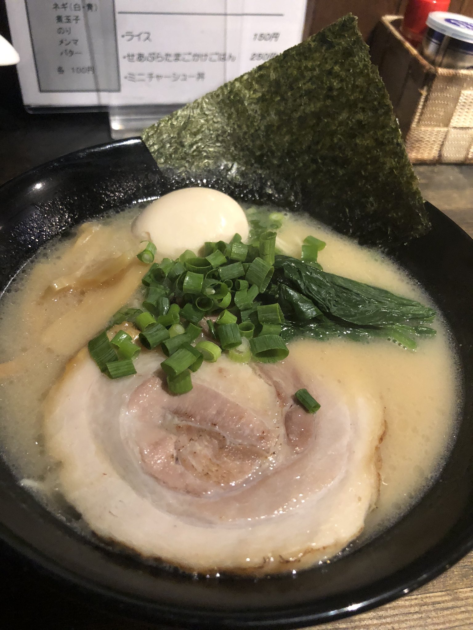 Tkgぺたじーに 節制 糖質制限 ダイエット 全ての努力を一瞬にして無に帰する 空前絶後 極悪非道 色即是空の背脂柱 その名も 背脂tkg とりとんラーメンもあるよ 小声 麺ぐるい 背脂たまごかけご飯 とりとんラーメン T Co