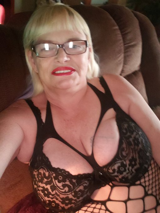 Who wants to Skype with me on my birthday? Come on by and let me show you my boobies etc. Or you can<a href="/tag/horny"class="tags"><span>#horny</span></a><a href="/tag/pornstar"class="tags"><span>#pornstar</span></a>