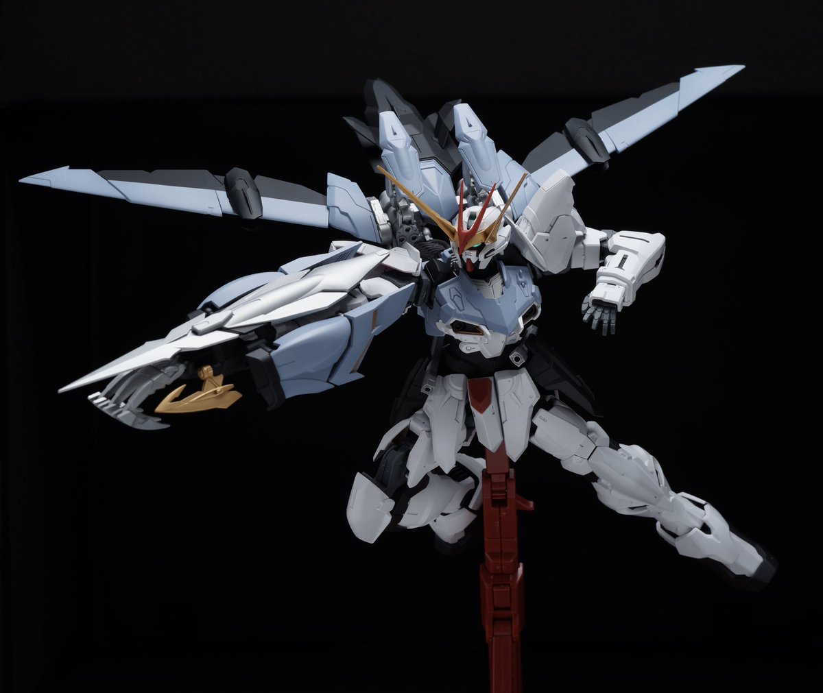 ℜ𝔲𝔞𝔫 Sur Twitter ガンダムseed Destiny Astray のボス機体が15年の時を経て Mgで初のガンプラ化 規格外に長いブレードアンテナ 巨大なカギ爪 専用ストライカーパック 特異な設定 お腹一杯 感無量です 今でもお気に入りの機体