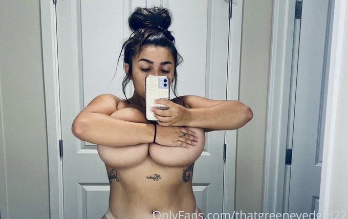 Watch Carmen Sandi's leaked NSFW photo on TwXstars
