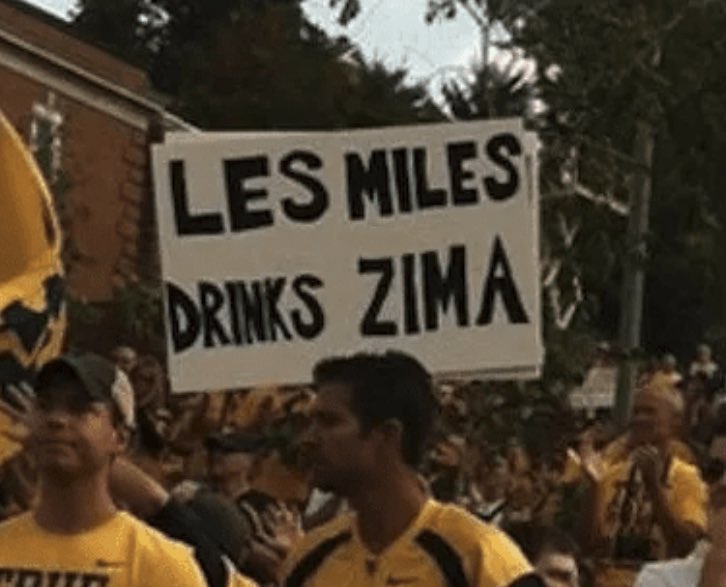 LOLCrowdSigns (@lolcrowd) on Twitter photo 