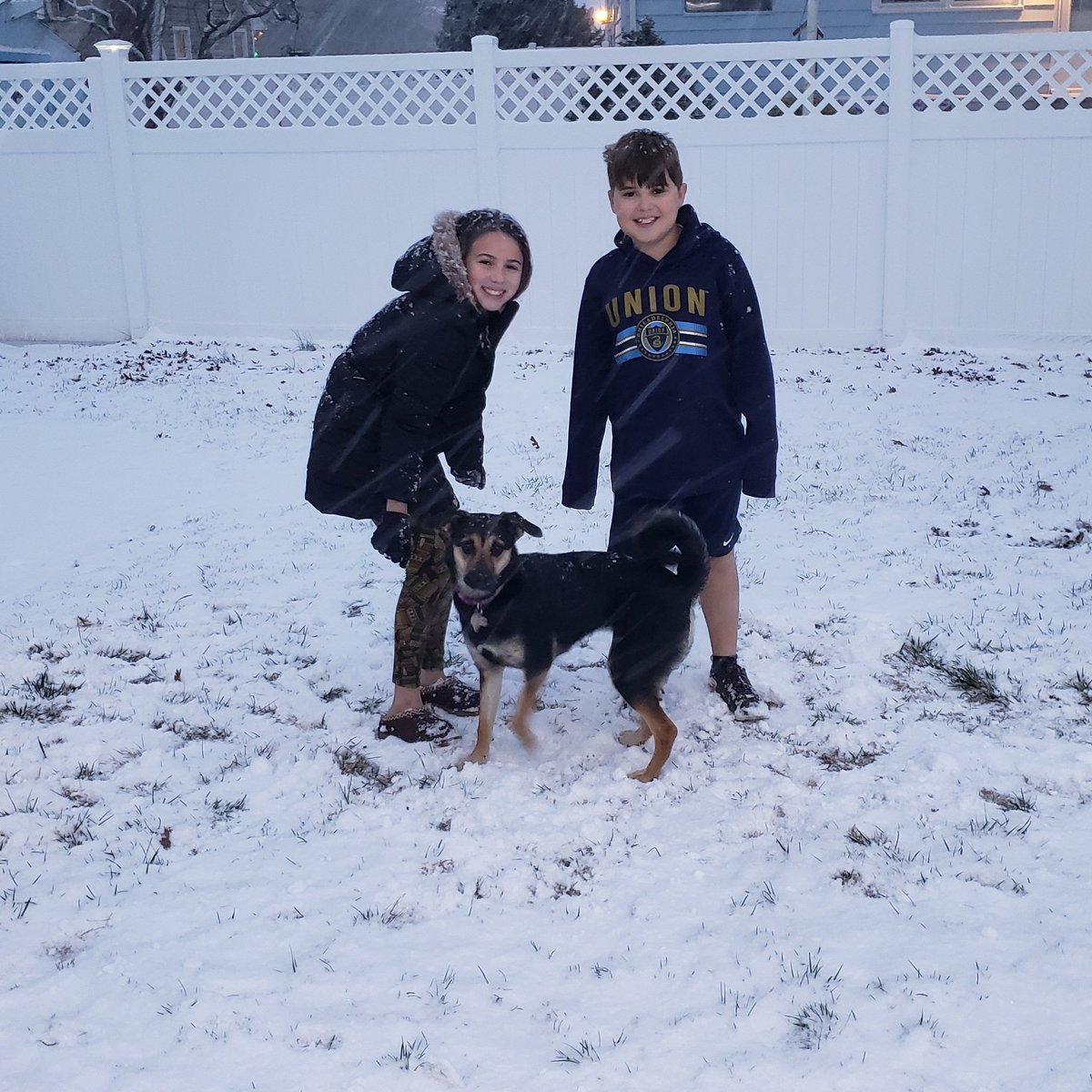 kmdebonis's tweet photo. Snow! #HTSDhavingfun https://t.co/mKzNAwaYaQ