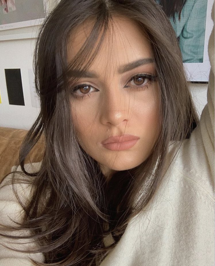 valmen_'s tweet image. Buenas noches, porque Daniela Calle existe.