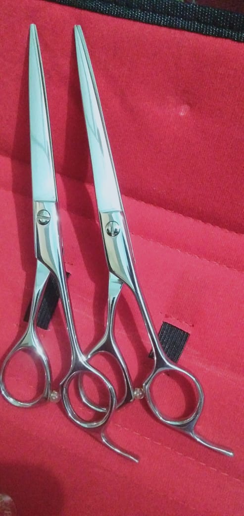 New Arrival 
Professional Barber shears are available in Japanese stainless steel and different sizes and colours at economic prices....
DM0923181799144 

Raroindustry@gmail.com 

Website.www.rarobeauty.com 
#Barber #Barberstraight #Barberstraight #barbershop #barber #barbaradurso