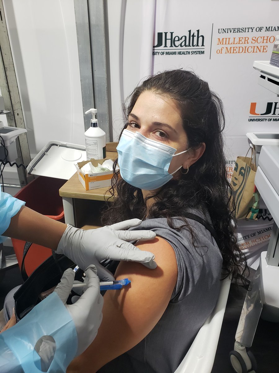 khawandster's tweet photo. Overjoyed, proud, excited... and VACCINATED. Some light during these dark times. #igotmyshot #UHealthVaccine https://t.co/hYq87tI37e