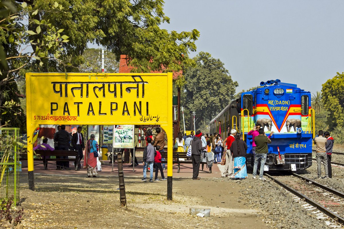 DADN YDM4 with the Heritage special train and its passengers at Patalpani.
#Patalpani #HeritageTrain #Mhow #Indore #DADN #AmbedkarNagar #YDM4 #Kalakund #touristspots #tourist #Canon #photography #phones #cameras #PicOfTheDay