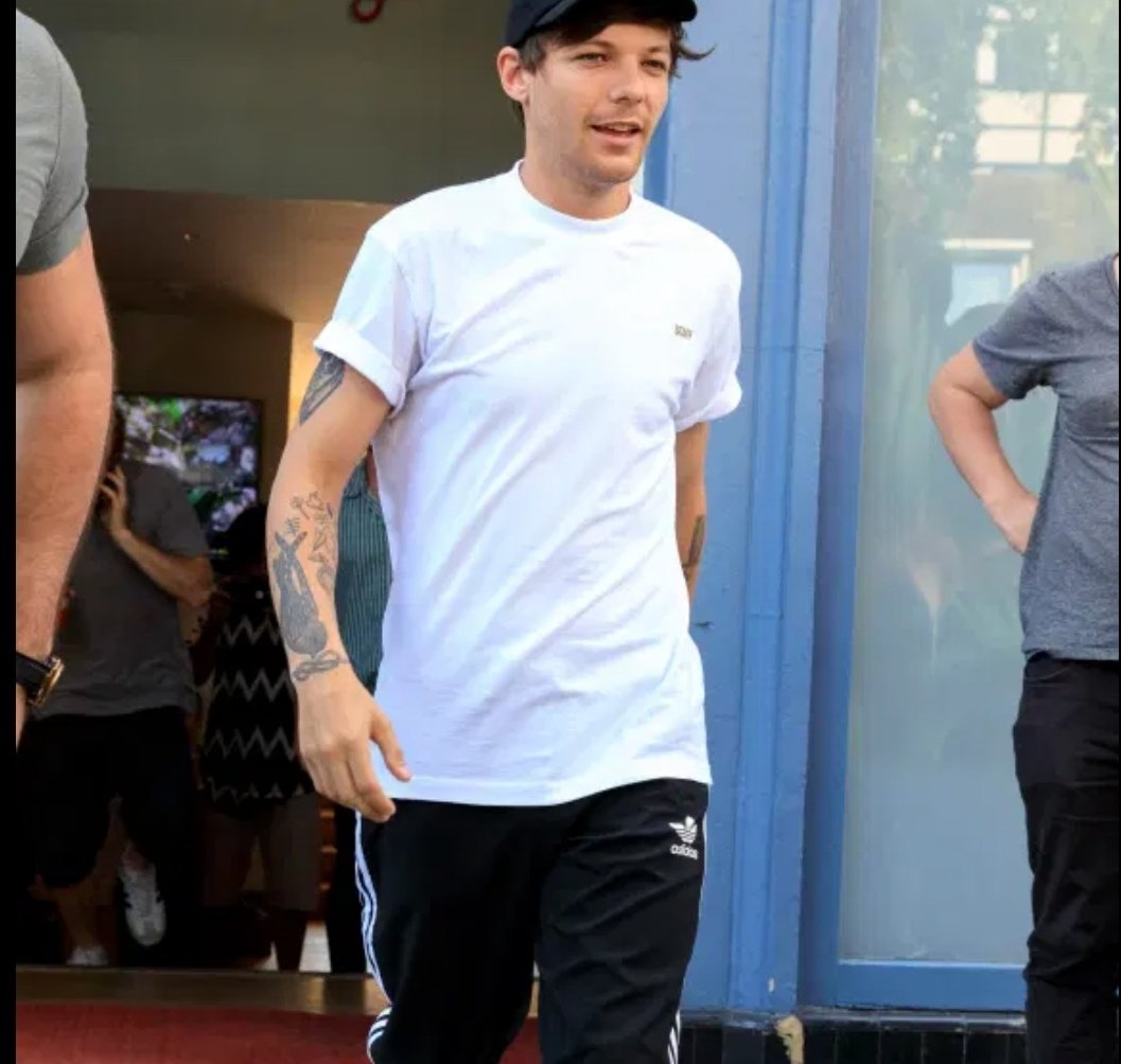 Louis wearing white shirts during two ghosts months