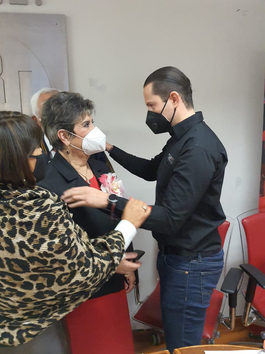 jlvillalobosg's tweet photo. Me encuentro en Guanajuato en donde evaluamos el trabajo de Afiliación del @PRIGTO encabezado por la Pdta. @RuthTiscareno, con la presencia de Comités Municipales, Sectores, Organizaciones y Organismos Especializados publicamos también el Programa de Beneficios para la Militancia https://t.co/Os9oeFwL90