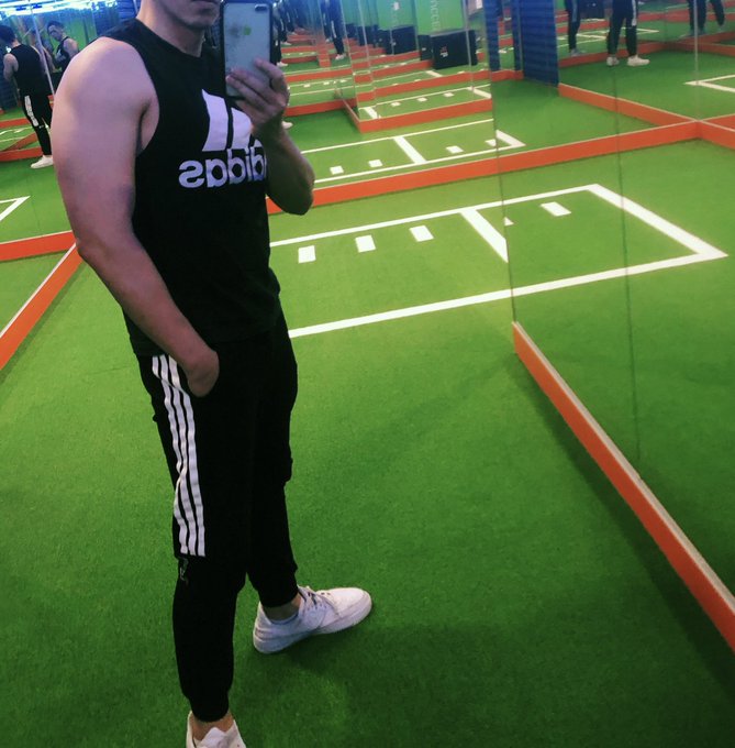 中午的運動時間 手臂粗嗎！😁 https://t.co/8VsoVG42Xc<a href="/tag/fitness"class="tags"><span>#fitness</span></a><a href="/tag/%E4%B9%B3%E4%BA%A4"class="tags"><span>#乳交</span></a><a href="/tag/%E6%95%99%E7%B7%B4"class="tags"><span>#教練</span></a>