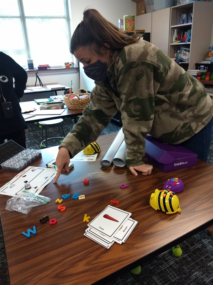 MrsBerros's tweet photo. Learned about coding some bees!! Can't wait to put all my new knowledge to use. @techoodie #brightsnowpoc #coachtastrophe https://t.co/n6ud6WBHJo