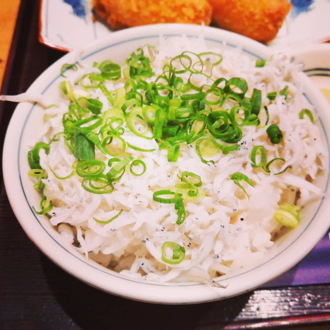 小岩デラックス コイデラ 北口の日本海庄やでランチ カニクリームコロッケとしらす御飯をいただきましたw ふわっふわのしらす めちゃまいう でした それにしても 見回すと昼からみんな飲んでるなぁ さすが小岩かよ 小岩デラックス 小岩