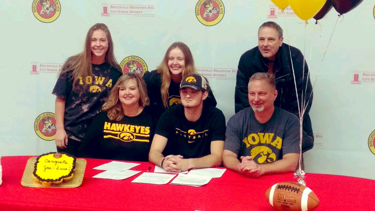Had a great experience and an amazing 4 years at BBH! Thank you Bee Nation🤞and thank you to everyone who has helped me get to where I am today. It’s official! Go hawks🐤🐤 <a href="/HawkeyeFootball/">Hawkeye Football</a>