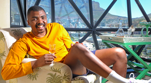 Comedian and TV Host Loyiso Gola’s Unlearning is Centred on his Personal Experience & Growth bit.ly/3mlGhsM via @NoJokesComedy #FeatureArticle #ComedyLegend