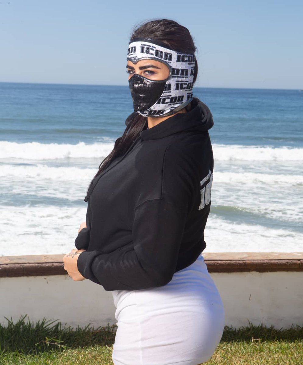 HeroeDelDistrit's tweet photo. #BuenasNoches 🌜
Con una de las Mejores Luchadoras a nivel nacional @LadyShaniAAA, Estandarte de Triple A
Foto 📸 #americaniconautographs
#LuchaLibre #LuchaLibreMundial #ProWrestling #Wrestling #LuchaLibreMexicana #LuchaLibreTripleA https://t.co/3ULgEHDvga