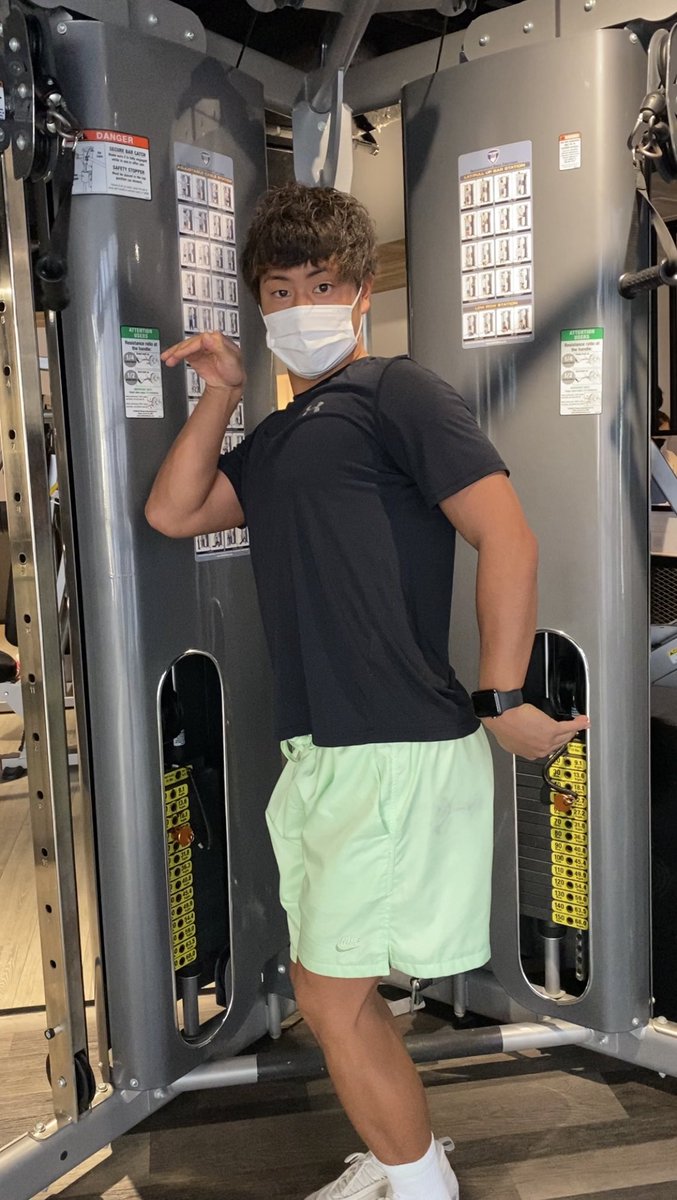 CHICKEN_SHIBUYA's tweet photo. 松原トレーナー、ポージング練習頑張ってます🐓
#チキンジム
#渋谷パーソナル
#渋谷
#トレーニング
#ポージング練習
#ふざけてしかいない https://t.co/EPMpJObKUl