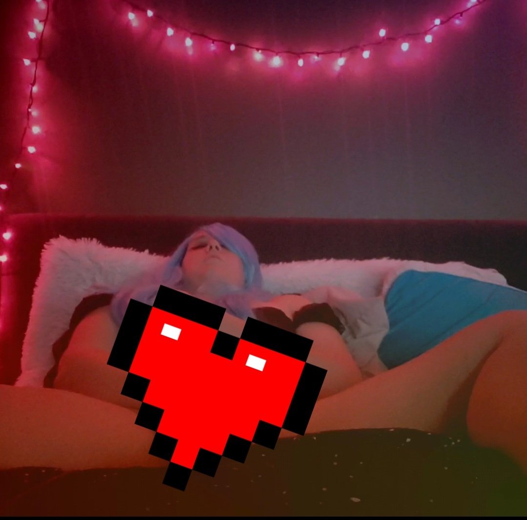 erimsfine's tweet photo. Preview! Come check out my new video on my Onlyfans 🥰😘
https://t.co/1BkUao0EoA

 #onlyfans #onlyfansaccounts #customcontent #porn #girls #onlyfanvideo #SubscribeNow #subscribe #vibe #gamergirl #bluehair #KinkyAf #kinky #toys #adult #maturelady #maturehot #girl https://t.co/yarJZ2iuiD