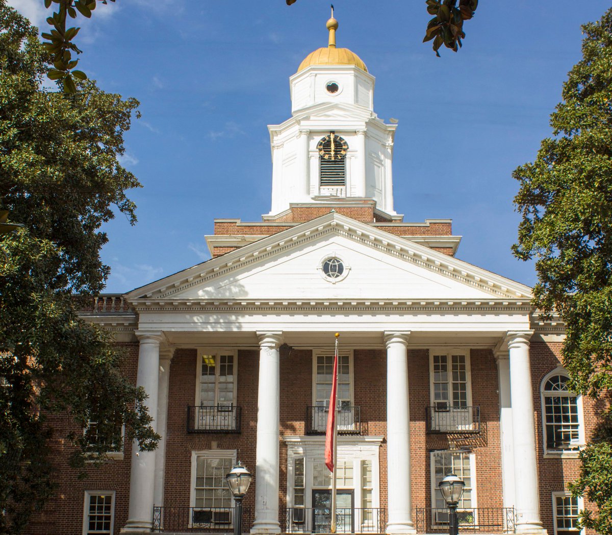 GAFollowers's tweet photo. MacKenzie Scott has given a $15 million donation to Clark Atlanta University. Which makes it the largest donation ever given to the university. 

MacKenzie Scott is the ex-wife of Amazon founder Jeff Bezos. She's given away close to 4 BILLION over the last 4 months. https://t.co/p7IQrgIRJq