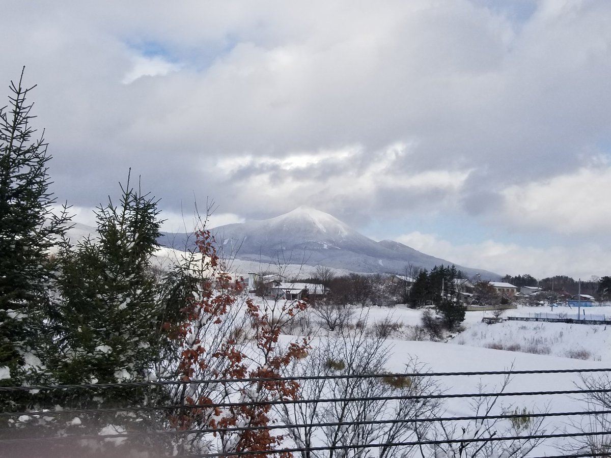 会津若松市 河東町 の 国道49号 沿線 雪 は 福島市 に比べて少なめ 磐梯山 頂上まできれいに見えました Rfc天気 ラ 12 17 ラジオ福島ツイッター情報