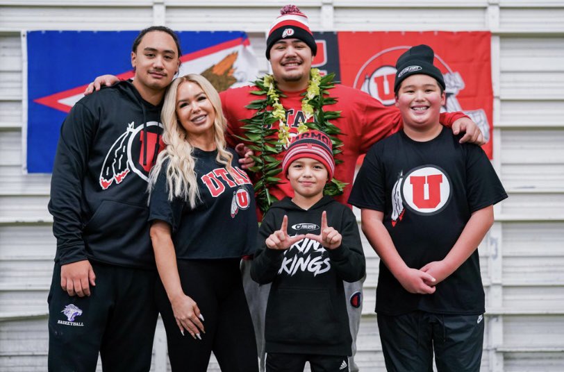 UFaaiu's tweet photo. And it is done! A true Ute for the next 4 Years🖤❤️🤍 #GoUtes https://t.co/YZE1OGDfV3
