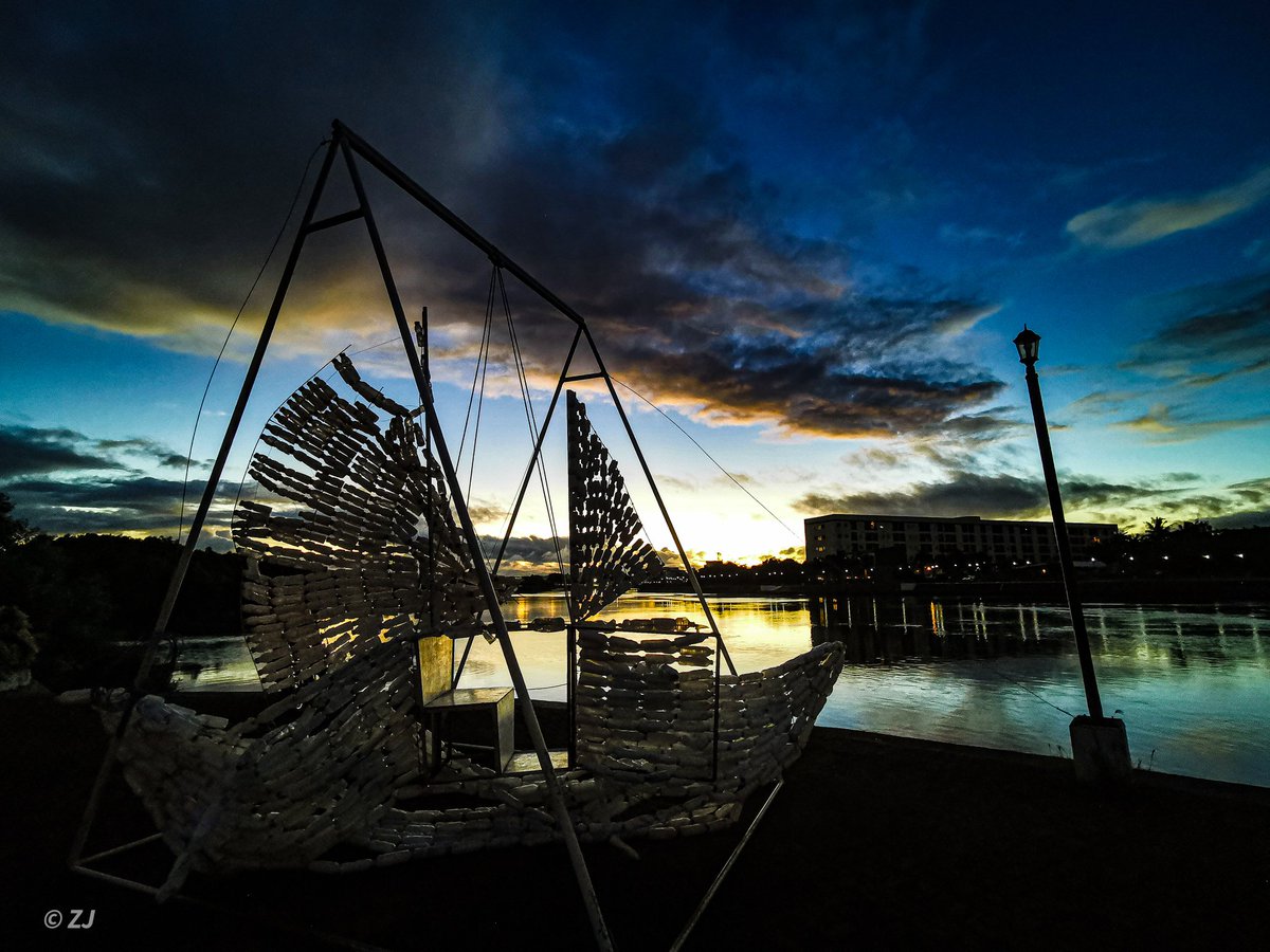 Dudeizir's tweet photo. βEvery day, a million miracles begin at sunrise.β
- Eric Jerome Dickey
The Esplanade!
Early morning view. #sunriseseries https://t.co/wUbhJ4aeP5