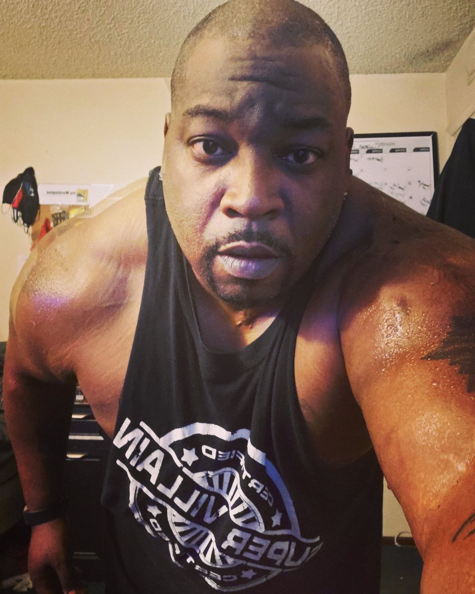 MrJayWashington's tweet photo. Ooh shit I forgot how INTENSE that damn #dynamiccore workout in #FocusT25 is. I wanted to quit half way through but I pushed on. Gotta stay training & diligent. Lord have mercy #SuperVillainStatus #MrMirakuru #weightloss #dedication https://t.co/7WMijmOJn2